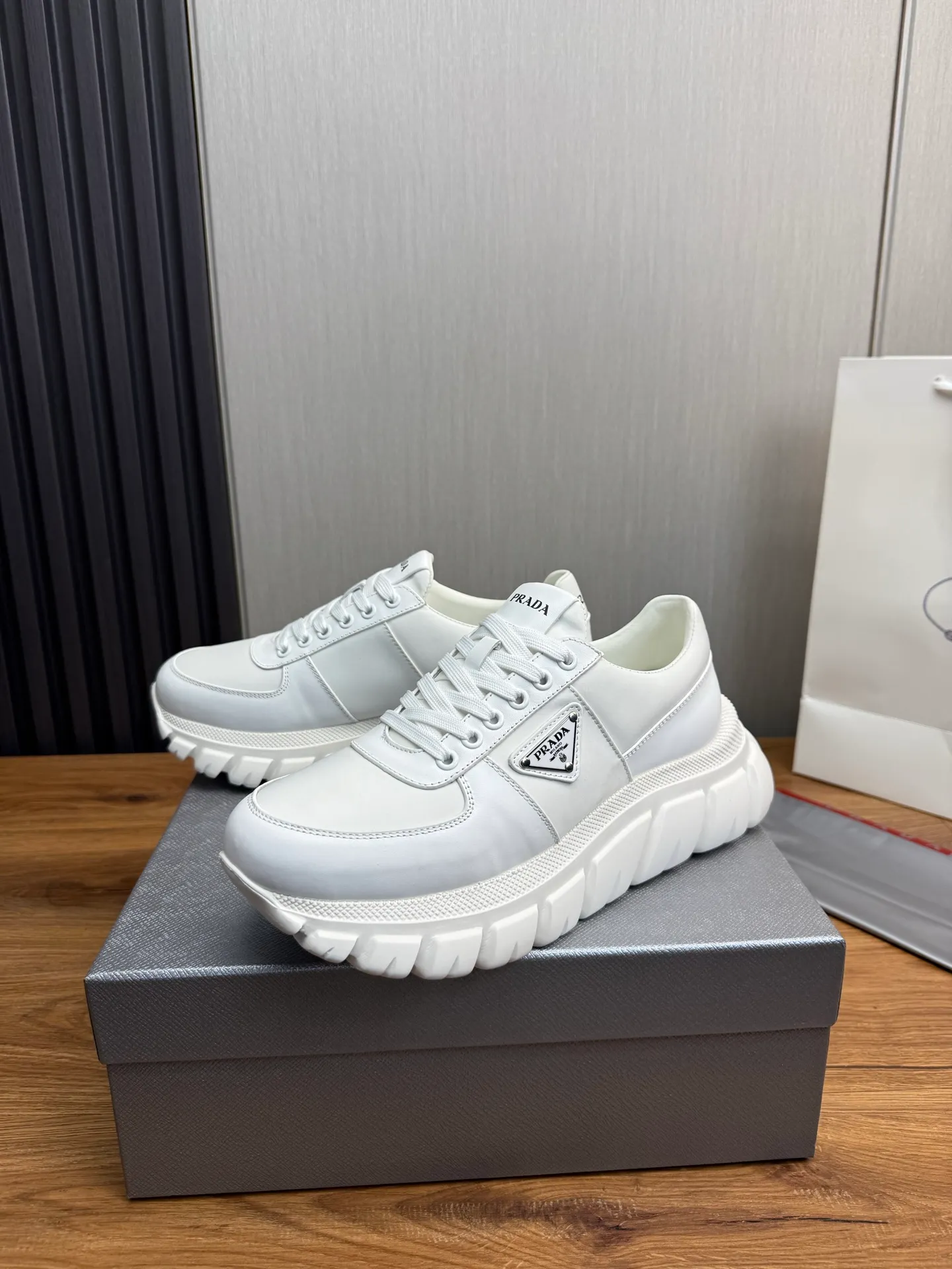 Men's shoes 💰580💰 [PRADA] Men's shoes are popular in the counter, official website is synchronized, 1 high-quality shipment ✔️Imported cowhide fabric + cowhide lining, 1🆚1 replica, original sole, 38-45 (45 customized, non-refundable)